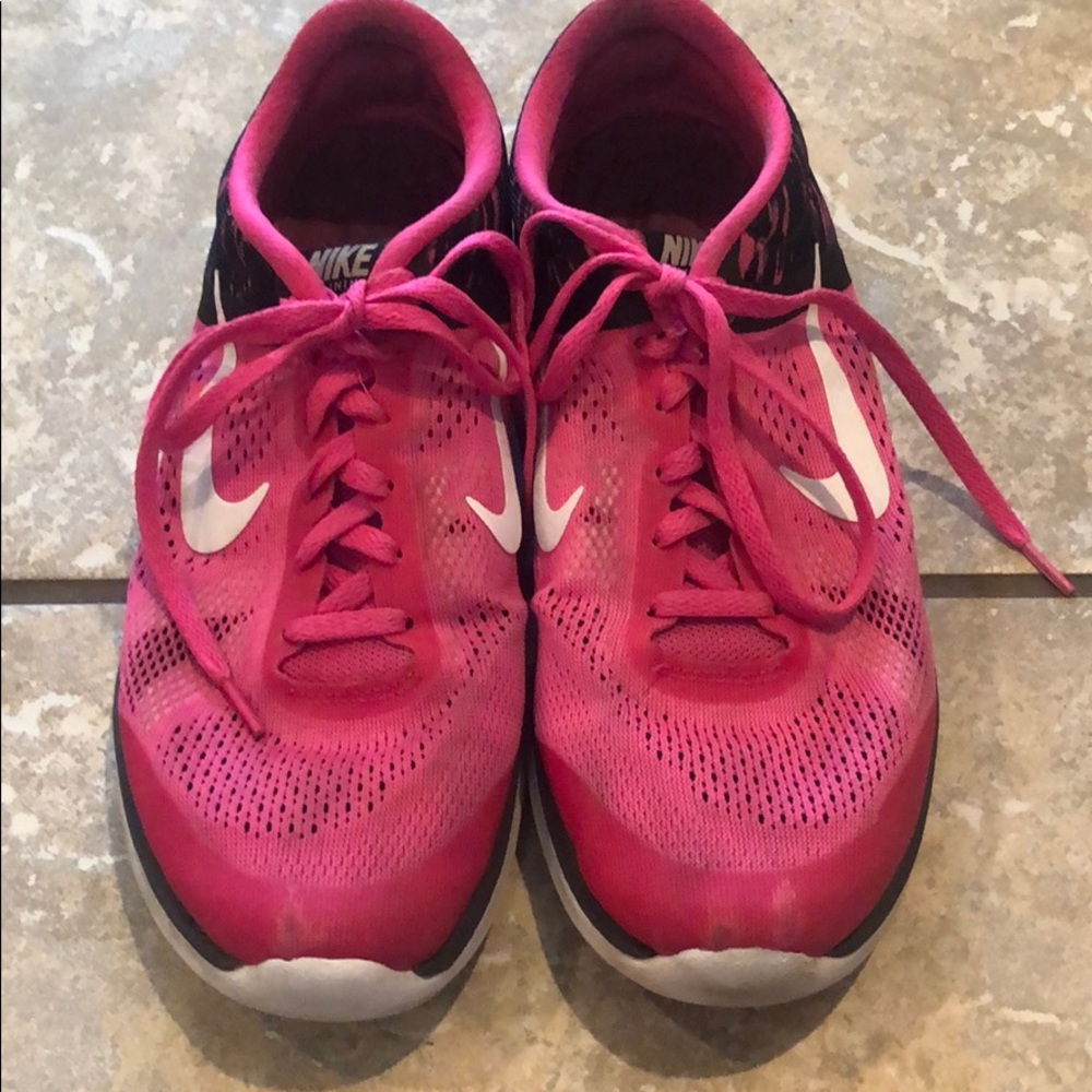 Nike tennis shoes